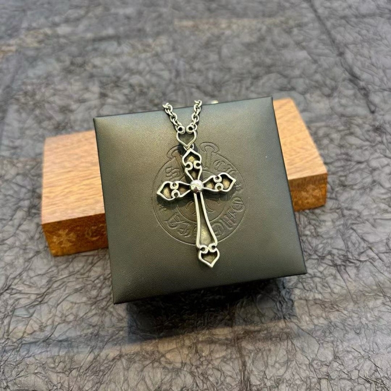 Ch*0me He**ts necklaces